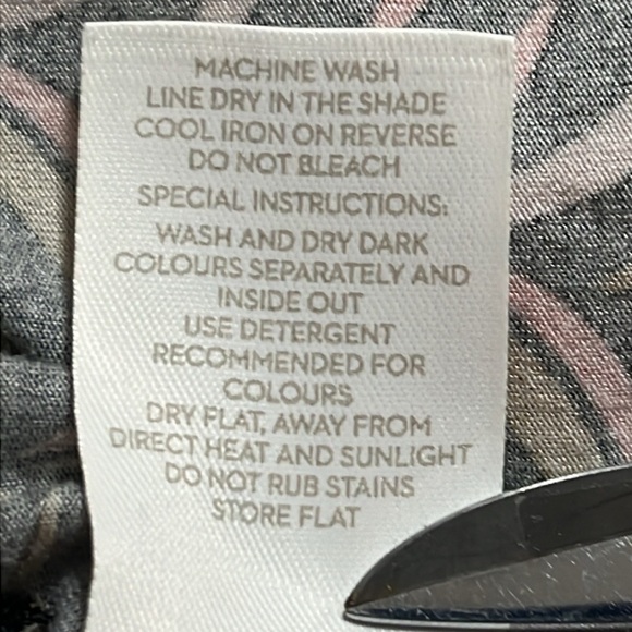 BODEN wrap dress in stylish print. Black/tan/light coral. Like new 8L - Picture 6 of 12